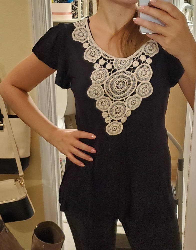 Atmosphere black top with white macrame design